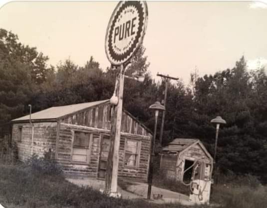 Old Time Gas Station (Pollys Place, Pure Oil) - Pure Oil (newer photo)
